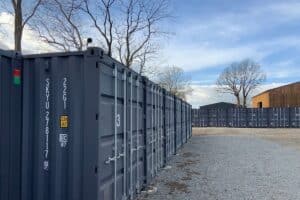 Installation  conteneurs sur site de selfstockage 